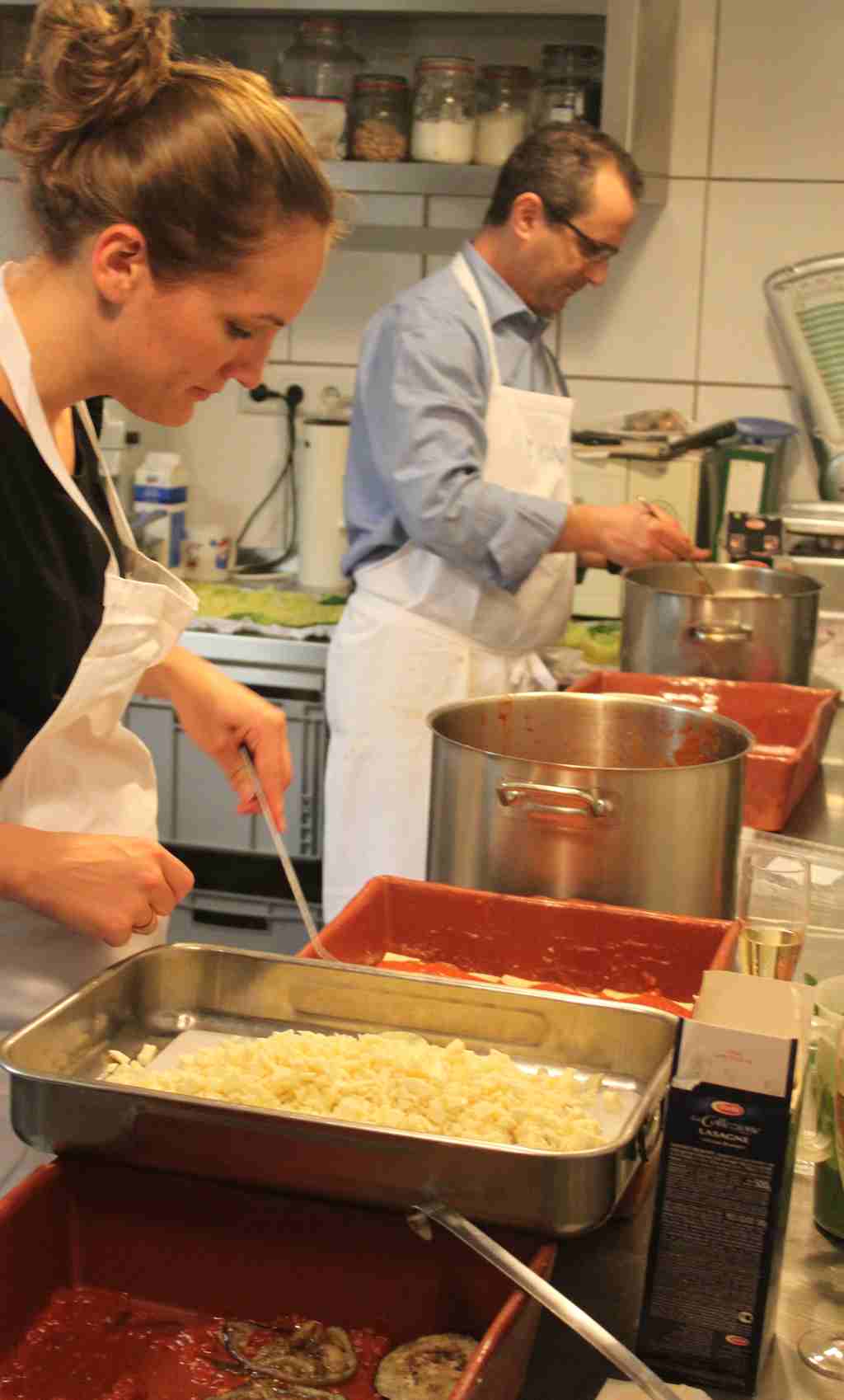 Kochparty die G&auml;ste als Team arbeiten