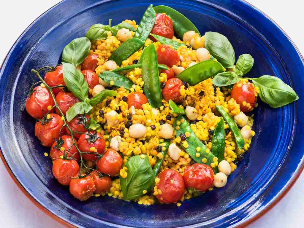 Bunte Linsen mit Zuckerschoten, auch Beilage zum Grillen